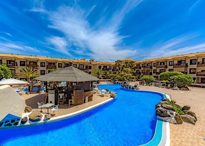 Atlantis 3 One Bedroom, Sea Front, In Complex With Pool