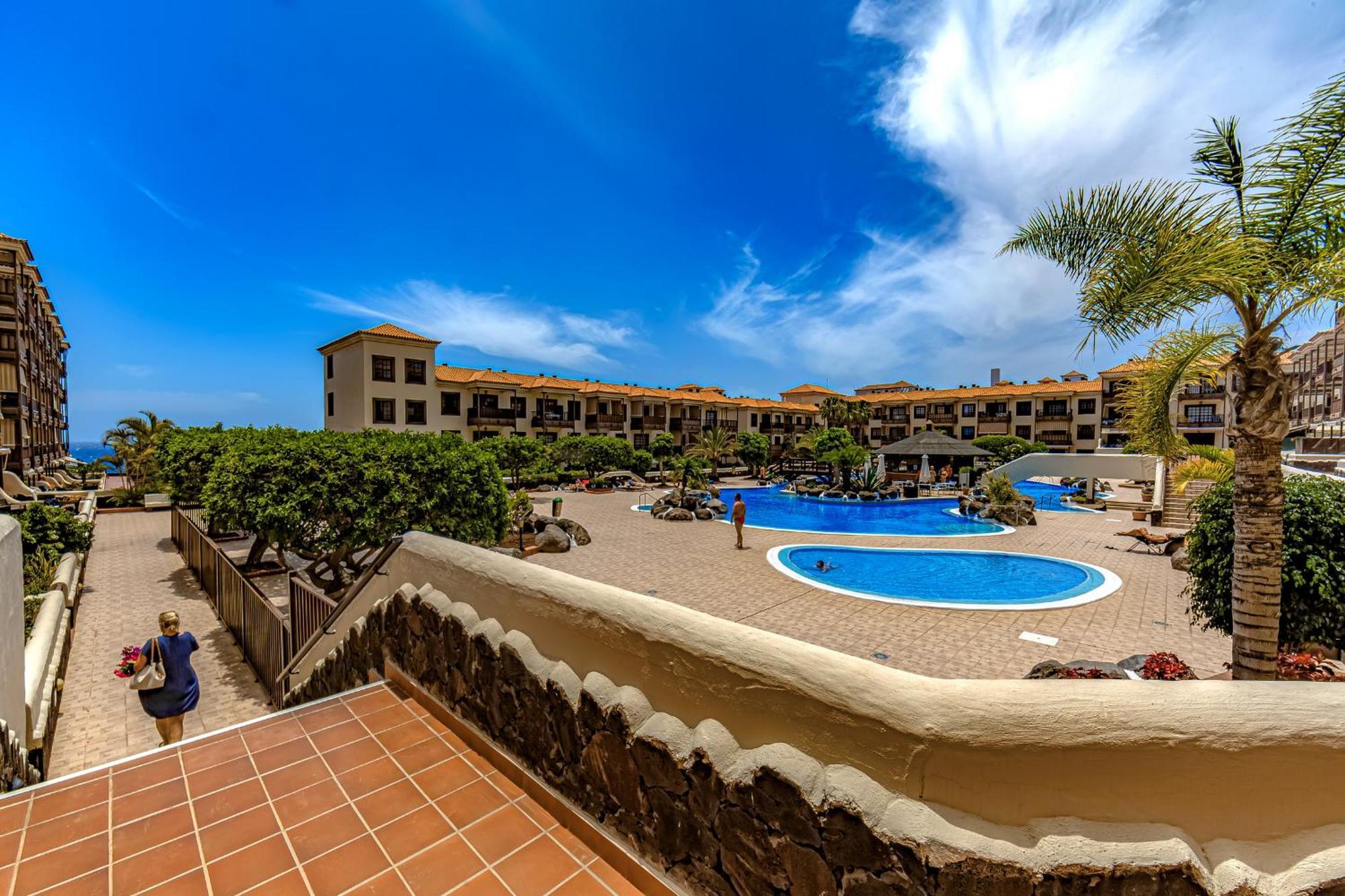 One Bedroom, Sea Front, In Complex With Pool Apartment