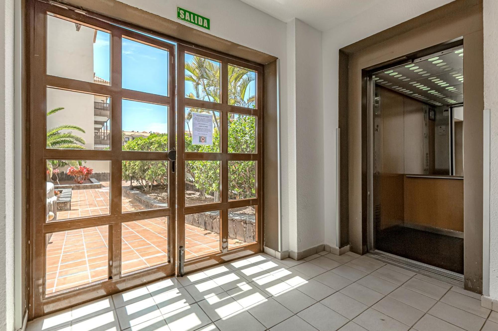 Apartment Atlantis 3 One Bedroom, Sea Front, In Complex With Pool *